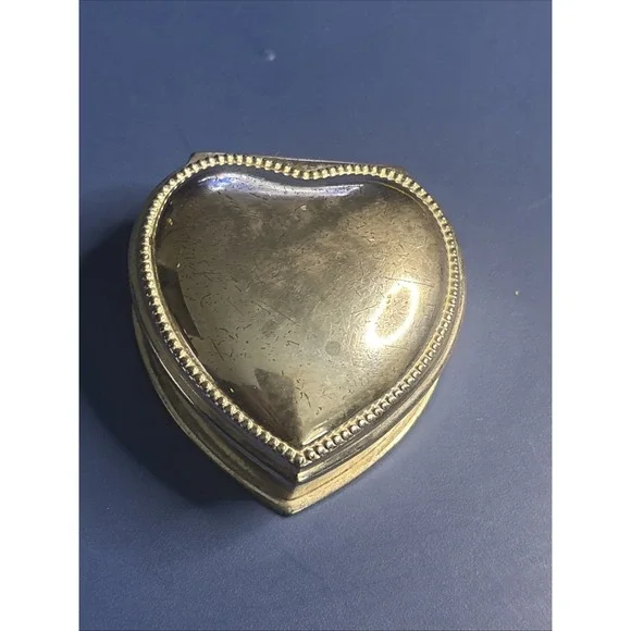 Vintage Silver Tone Heart Jewelry / Trinket Box - Picture 2 of 11